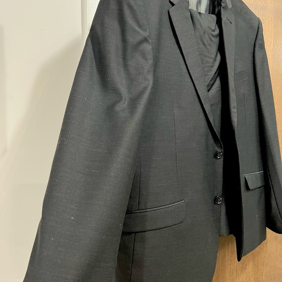 Black Suit - Jacket 42S and Pants 35S - Picture 3 of 5